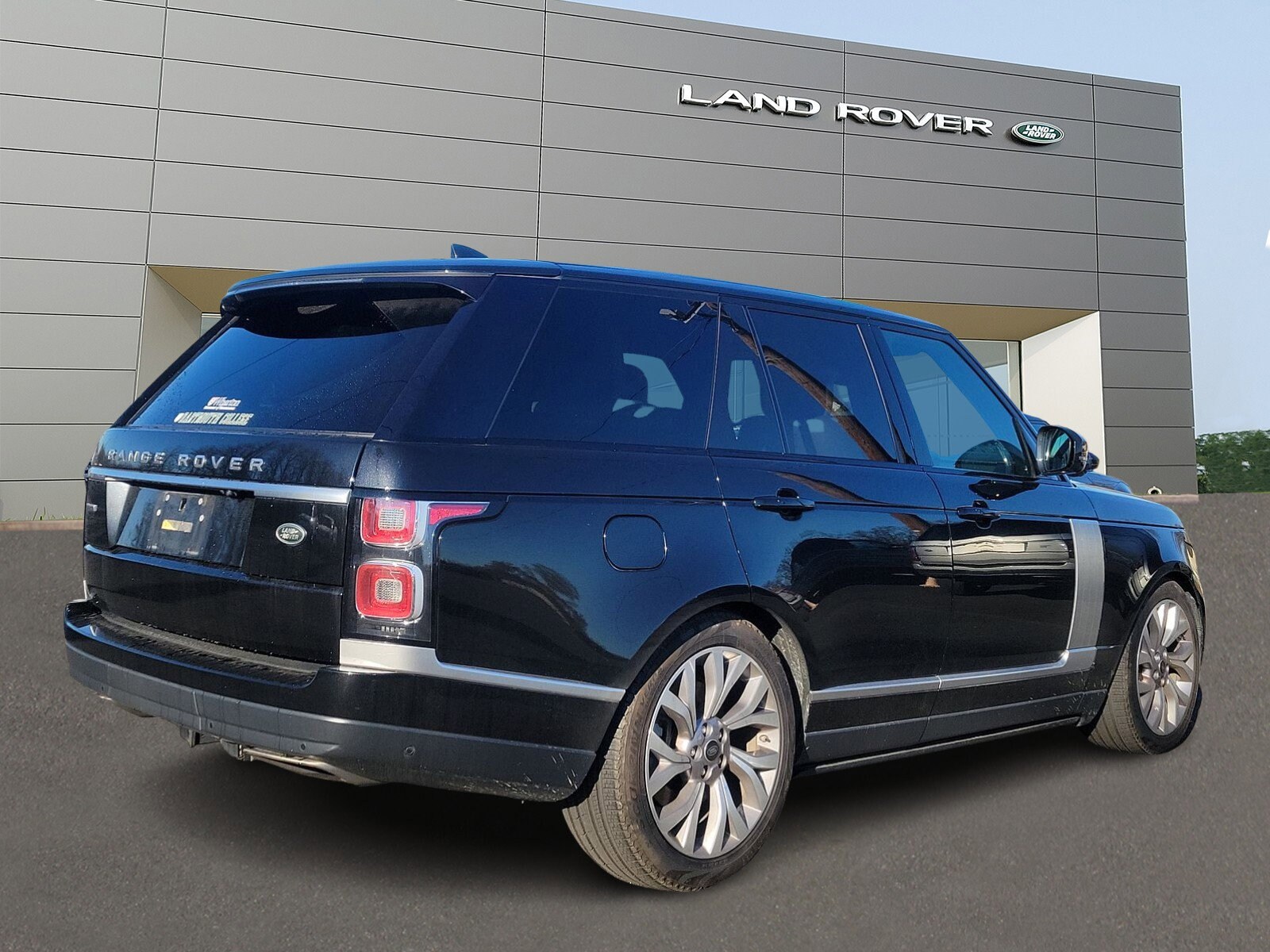 2018 Land Rover Range Rover SuperCharged photo 2