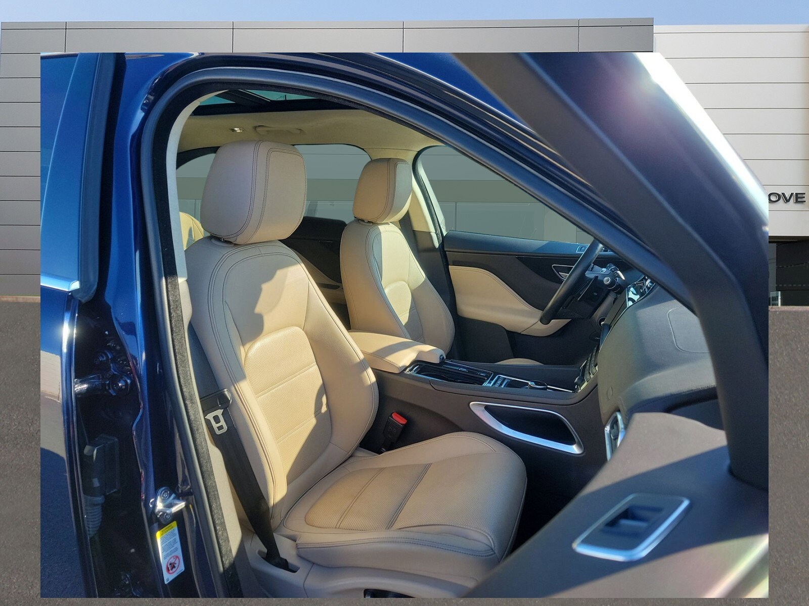2020 Jaguar F-PACE Prestige photo 3
