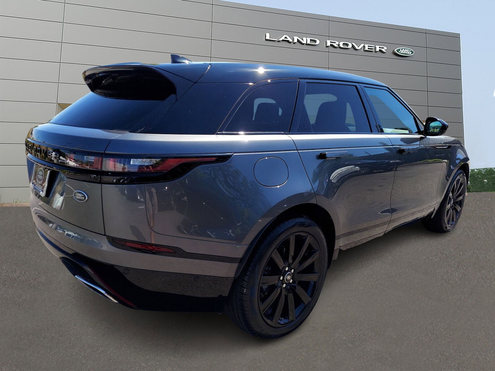 2019 Land Rover Range Rover Velar HSE R-Dynamic photo 2