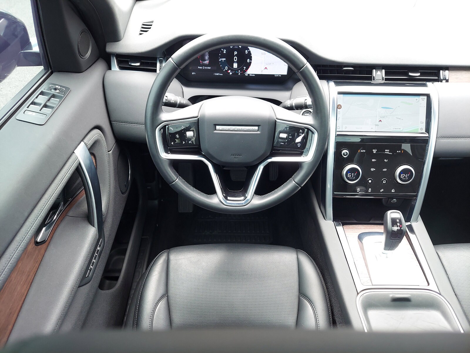 2021 Land Rover Discovery Sport SE photo 3