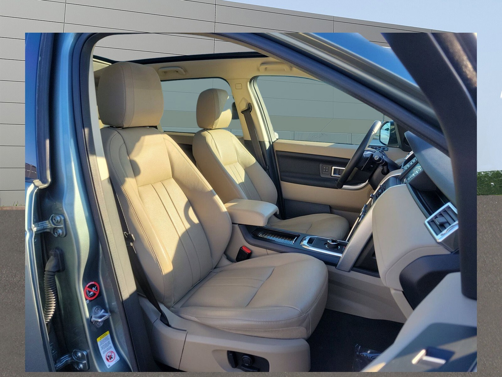 2019 Land Rover Discovery Sport HSE photo 3
