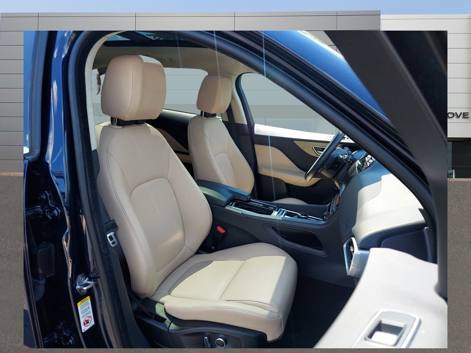 2020 Jaguar F-PACE Premium photo 3