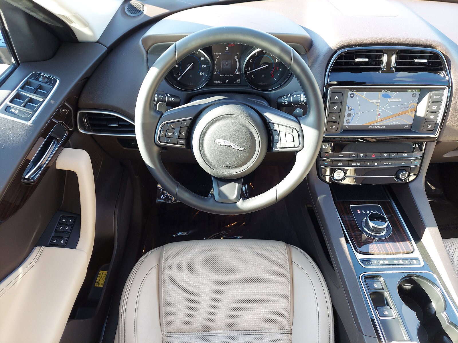 2017 Jaguar F-PACE Prestige photo 3