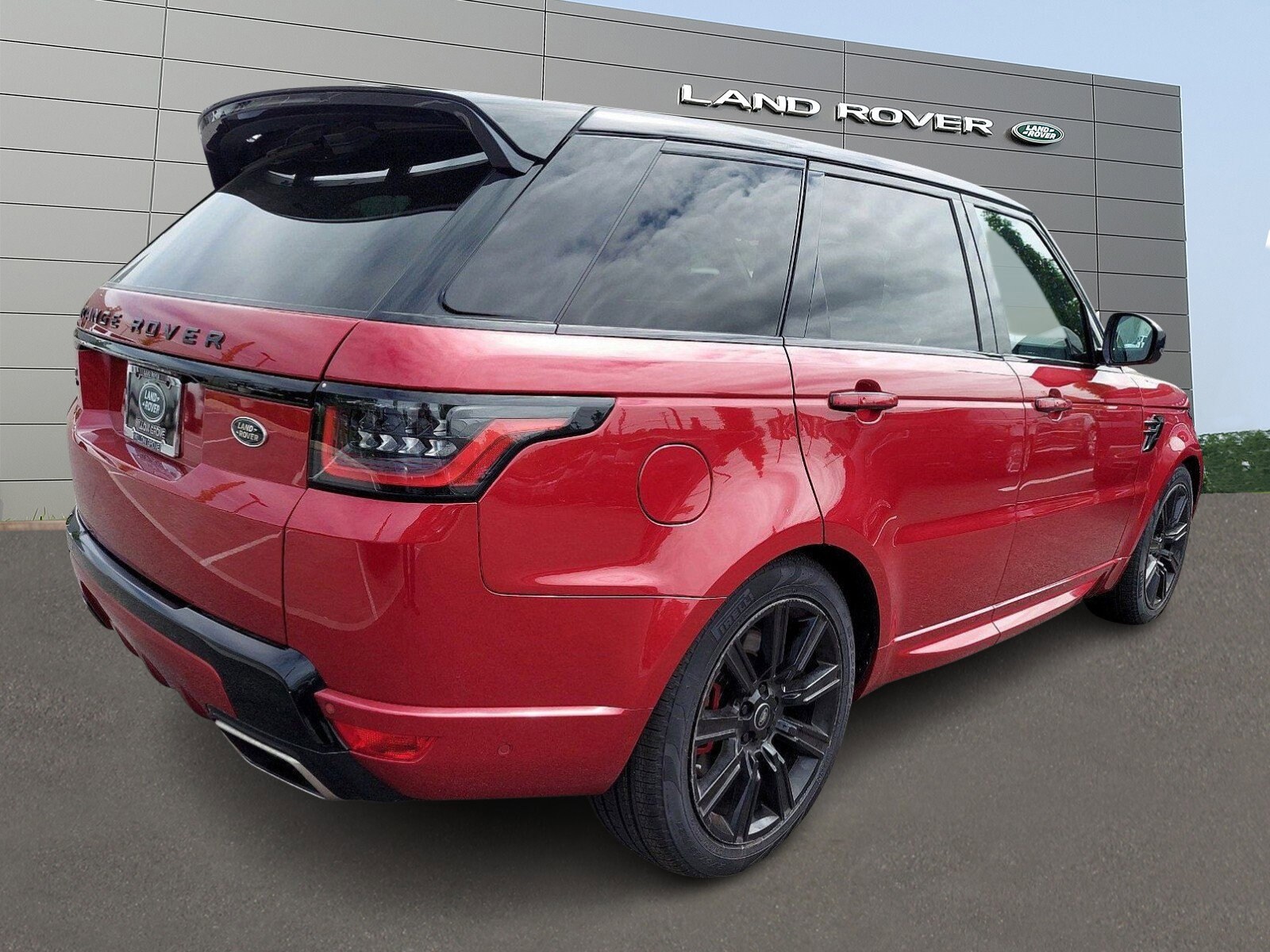 2019 Land Rover Range Rover Sport HST photo 2