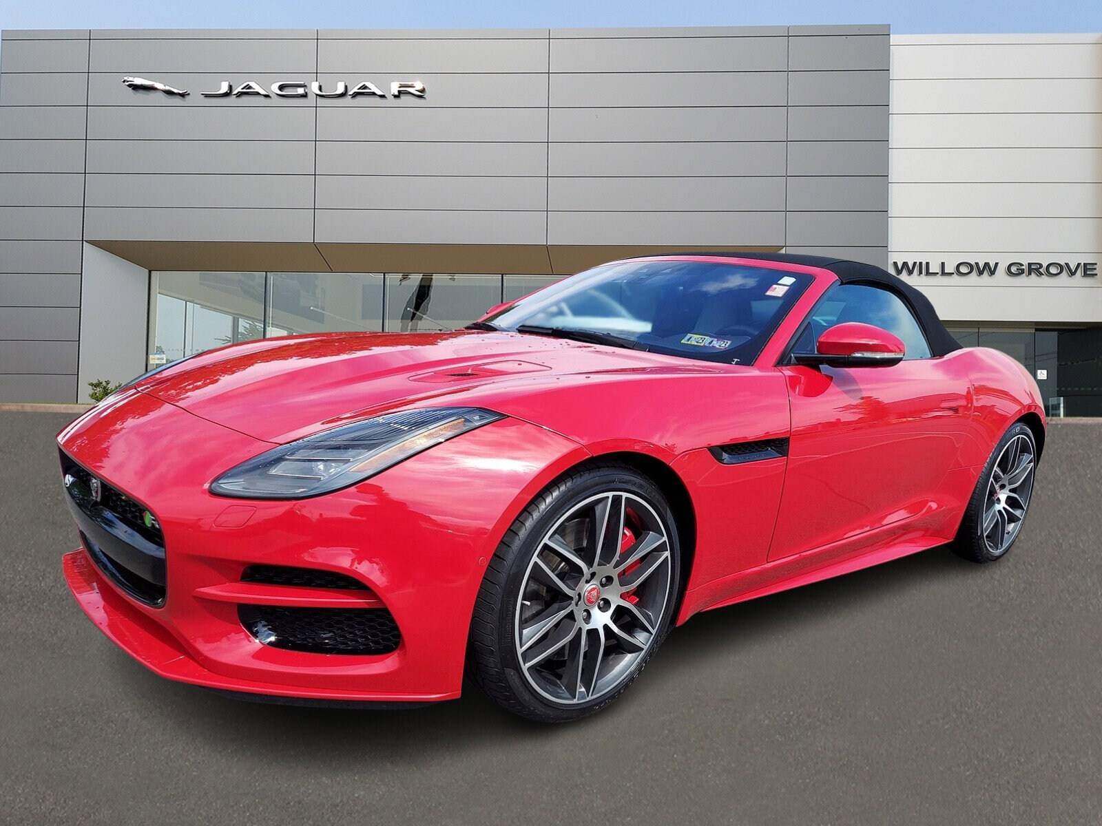 2020 Jaguar F-TYPE R photo 3