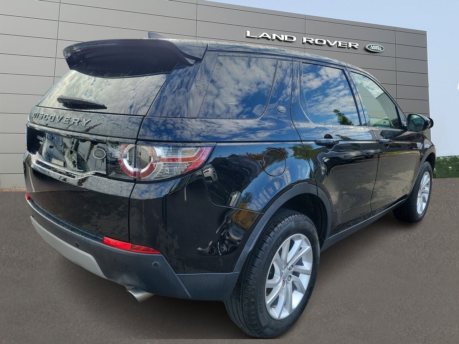 2018 Land Rover Discovery Sport HSE photo 2