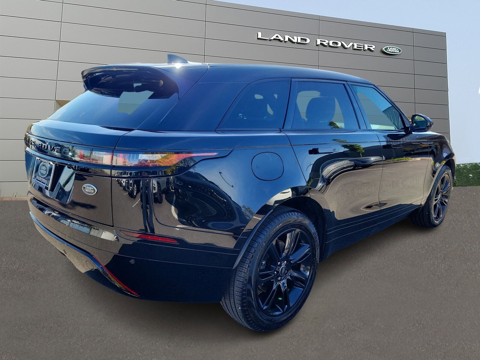 2020 Land Rover Range Rover Velar R-Dynamic S photo 2