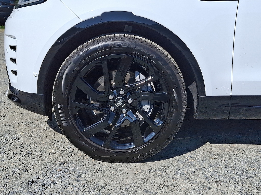 Certified 2025 Land Rover Discovery P300 Dynamic SE SUV
