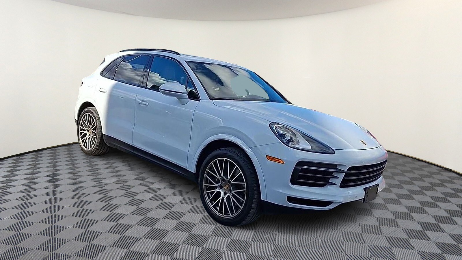 2023 Porsche Cayenne Platinum Edition photo 2