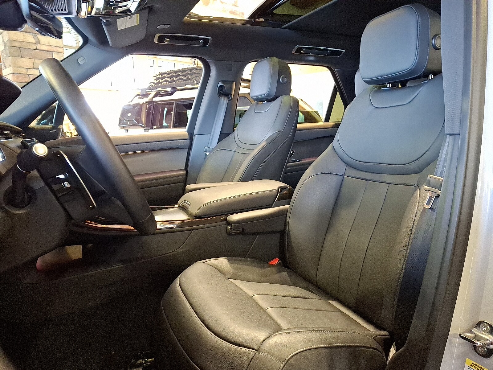 2025 Land Rover Range Rover Sport P360 S photo 3