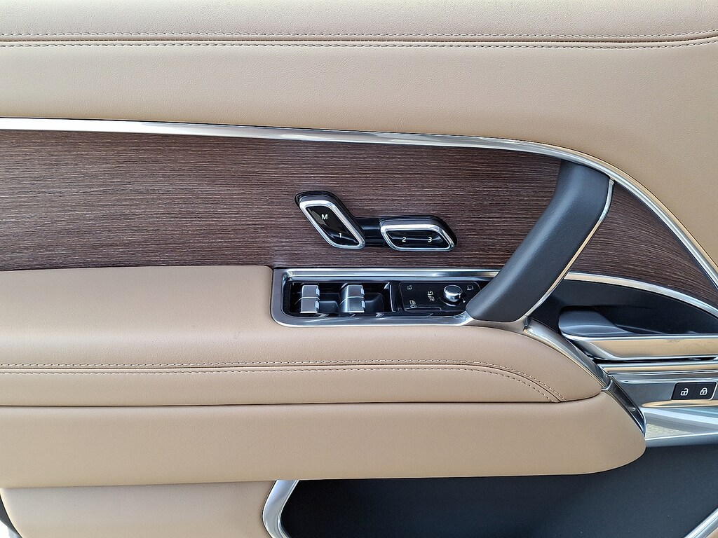 New 2025 Land Rover Range Rover P530 SE 7 Seat Sport Utility