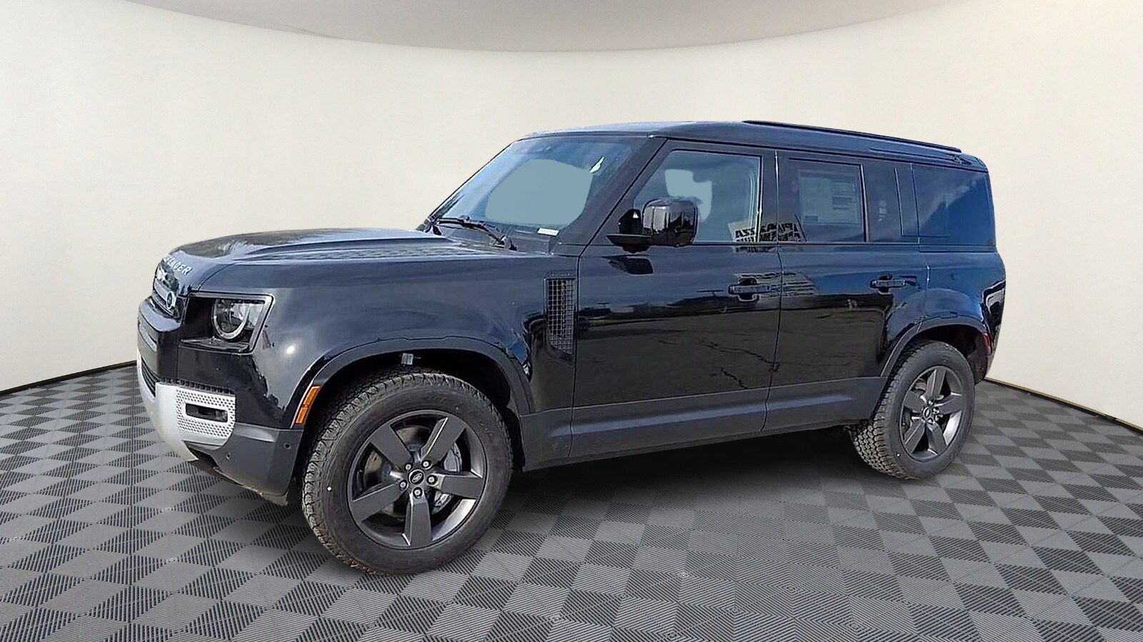 2025 Land Rover Defender 110 S photo 4