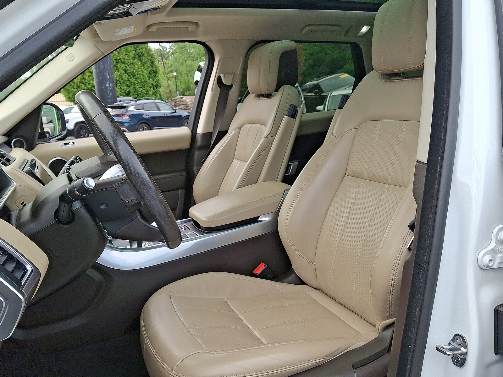 2019 Land Rover Range Rover Sport HSE photo 2