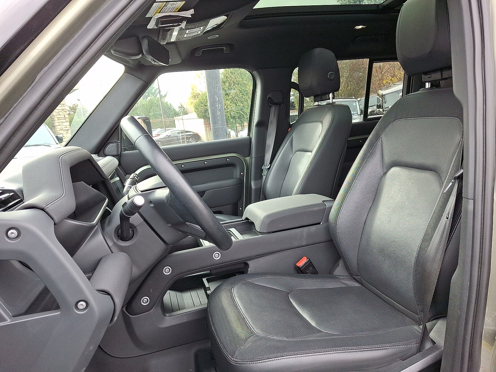 2023 Land Rover Defender 110 X-Dynamic SE photo 3