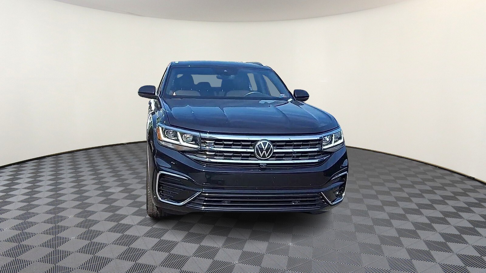 2022 Volkswagen Atlas Cross Sport V6 SEL Premium R-Line photo 2