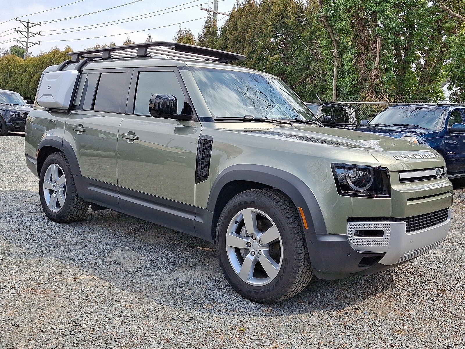 2024 Land Rover Defender 130 S photo 2