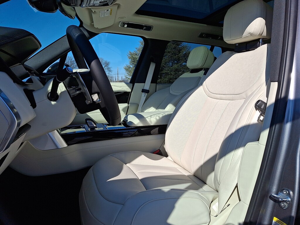 New 2026 Land Rover Range Rover P400 SE Sport Utility