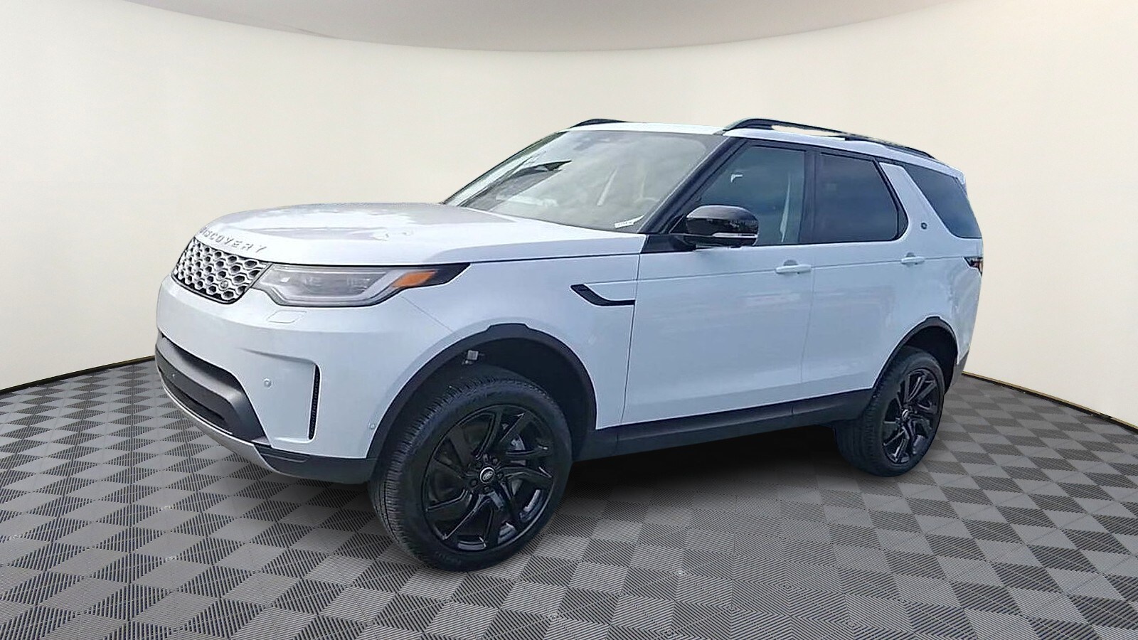 2024 Land Rover Discovery P300 S photo 2