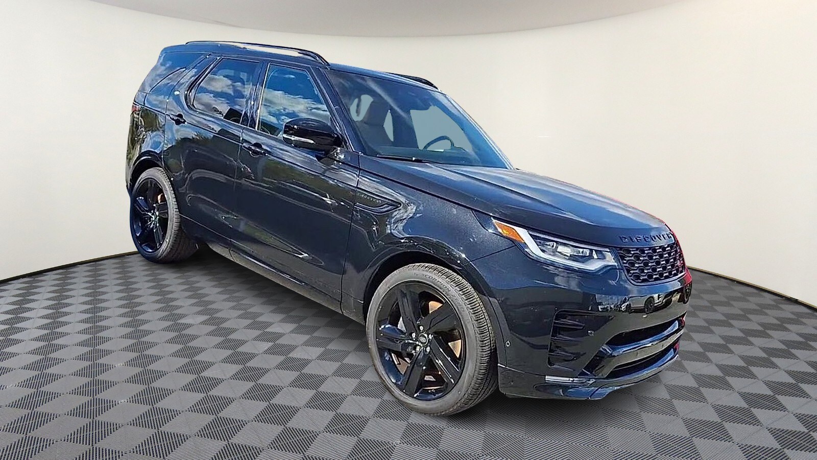 2025 Land Rover Discovery P360 Dynamic SE photo 2