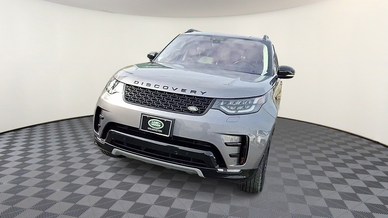 2020 Land Rover Discovery Landmark photo 3