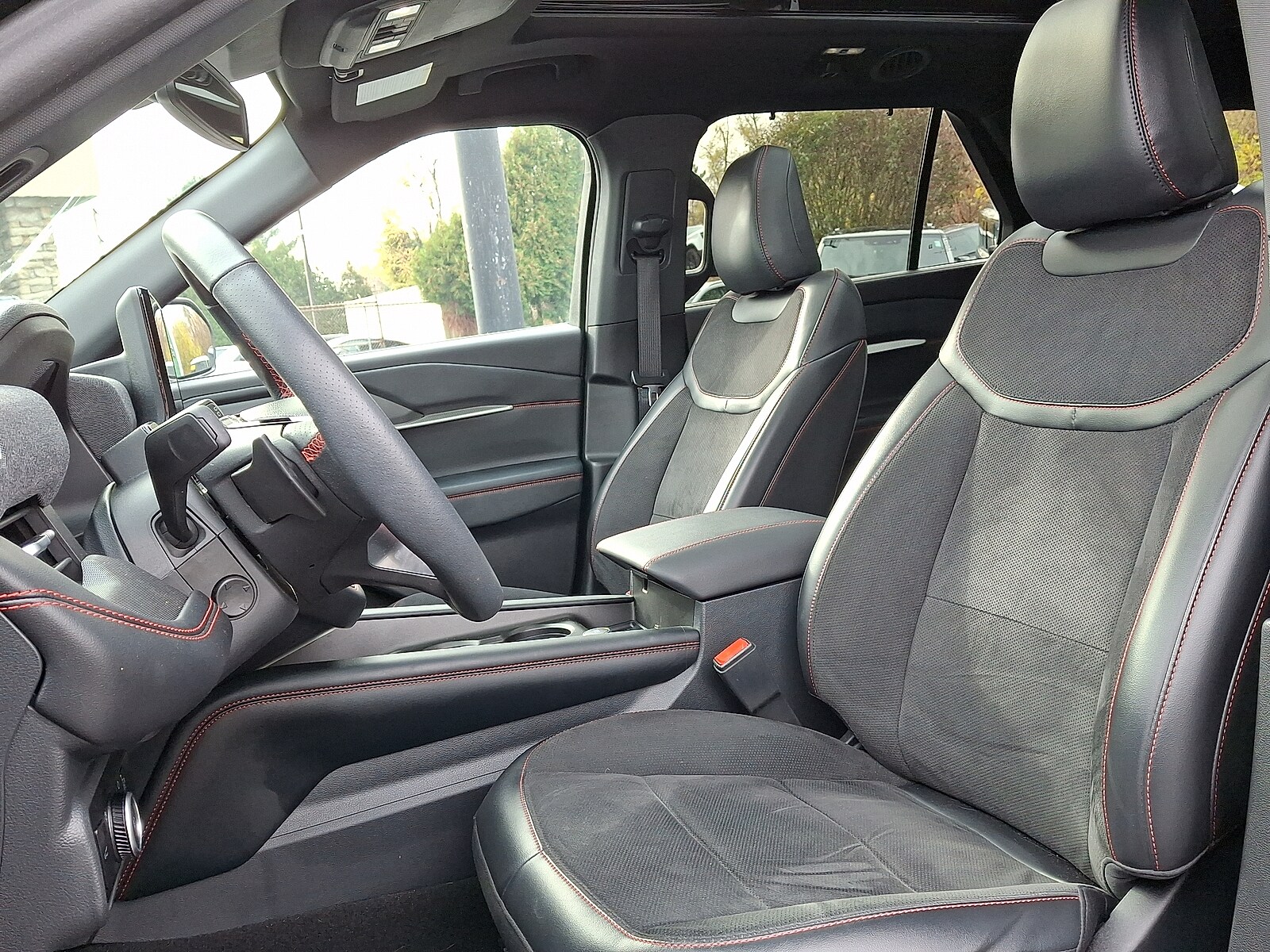 2025 Ford Explorer ST photo 3