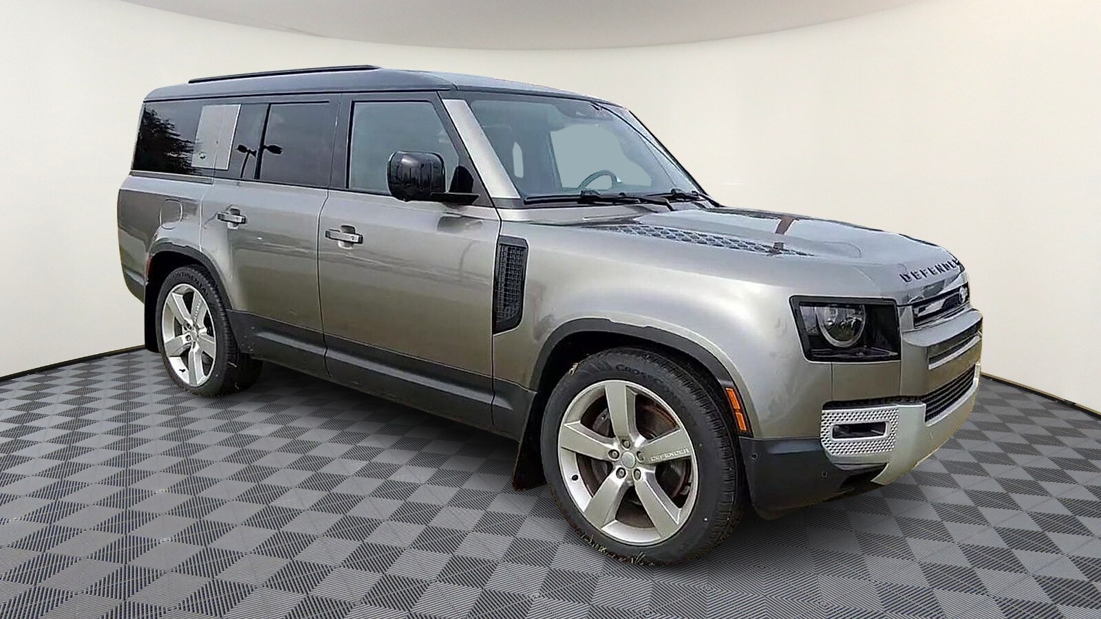 2024 Land Rover Defender S photo 2