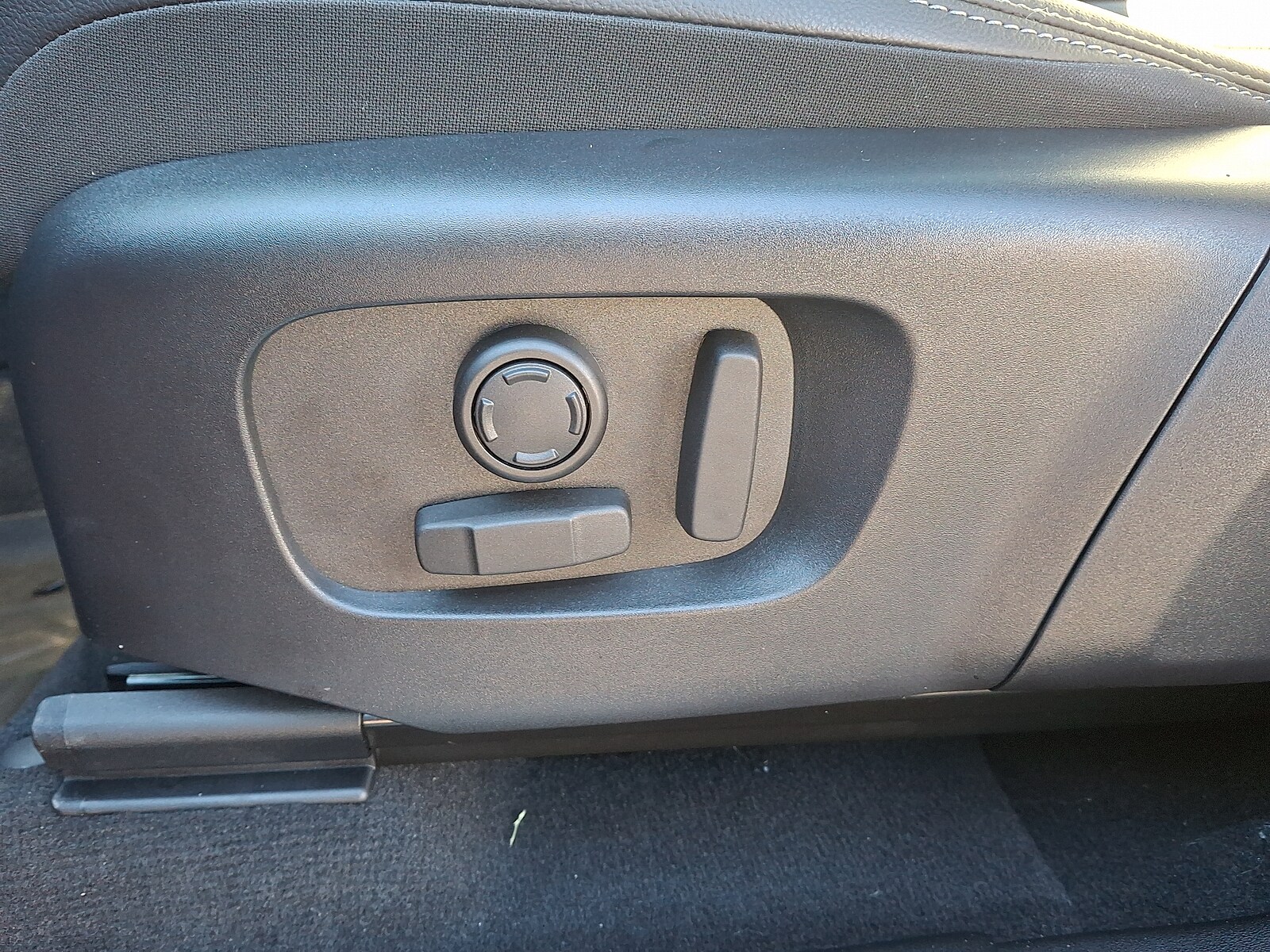 2024 Land Rover Discovery Sport Dynamic SE photo 3