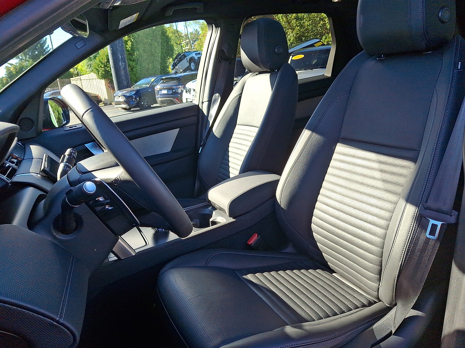 2024 Land Rover Discovery Sport Dynamic SE photo 2