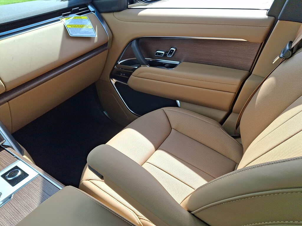 New 2027 Land Rover Range Rover SE Sport Utility
