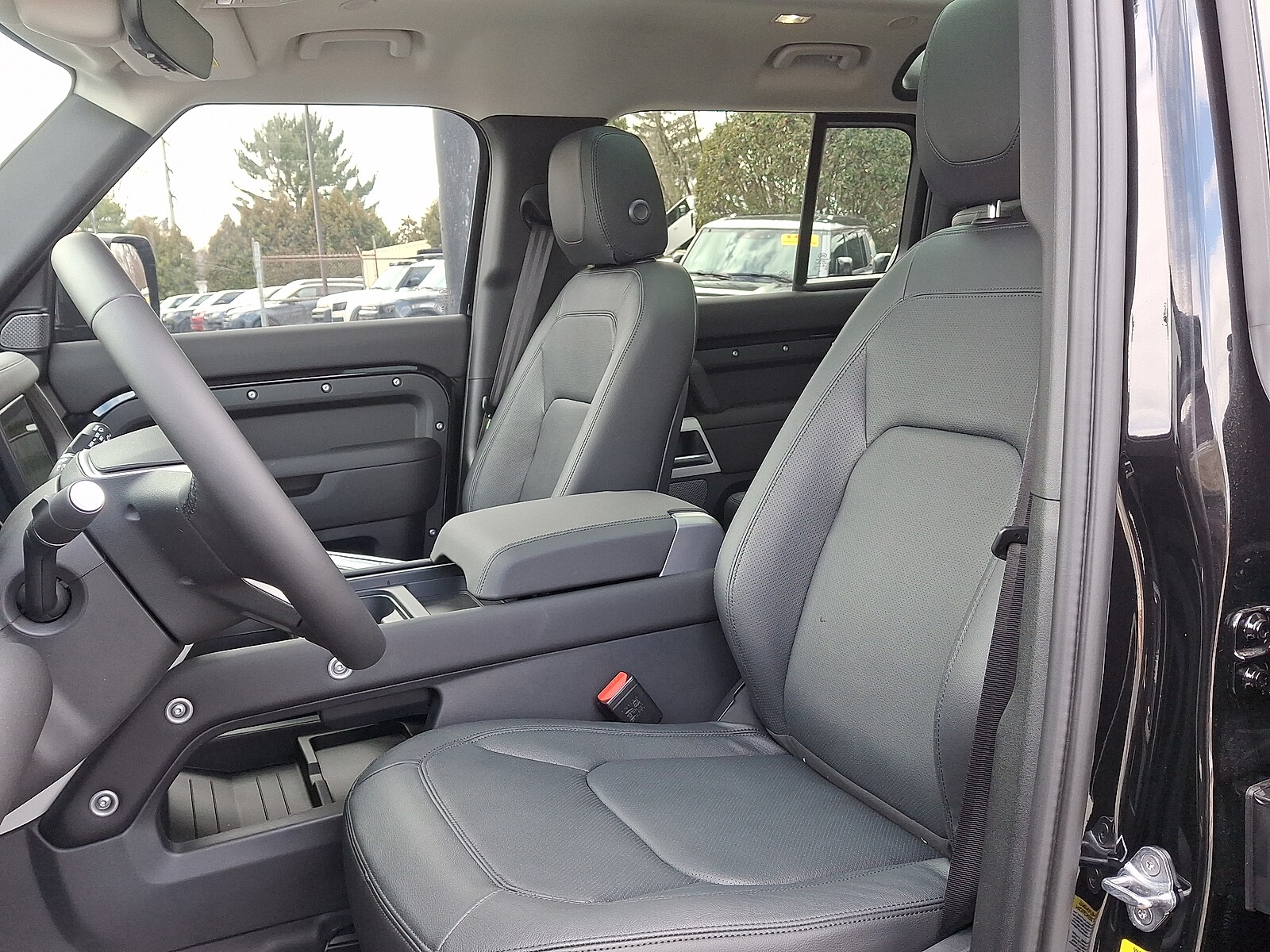 2024 Land Rover Defender 110 S photo 3