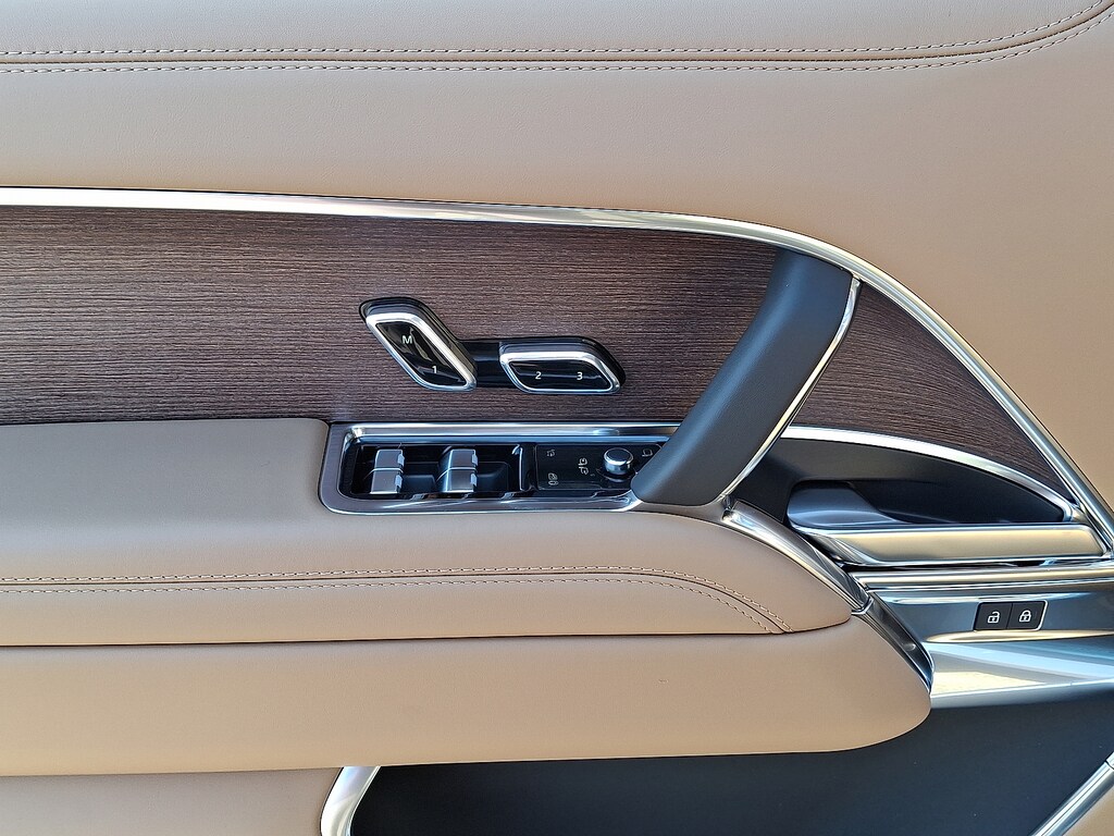 New 2026 Land Rover Range Rover P400 SE 7 Seat Sport Utility