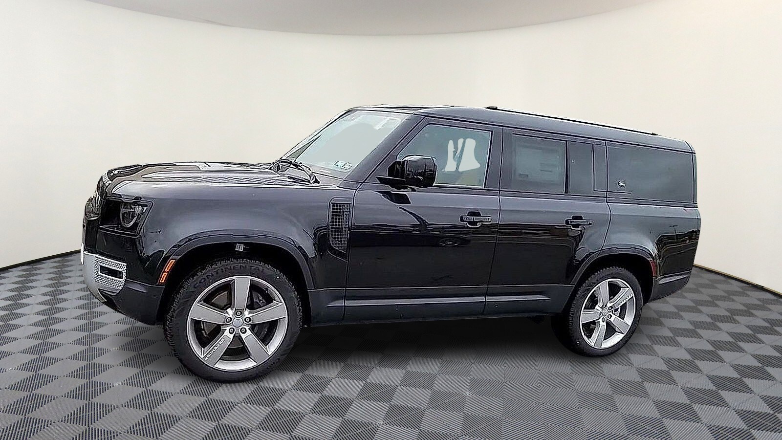 2024 Land Rover Defender 130 S photo 4