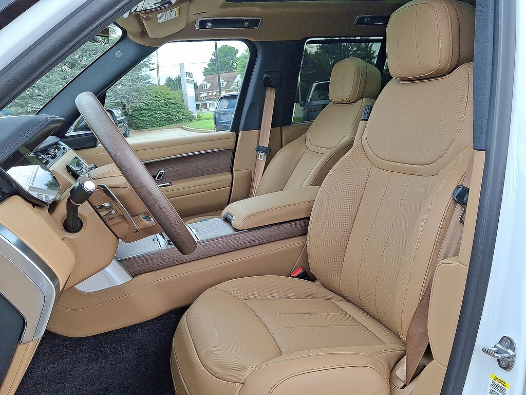 New 2025 Land Rover Range Rover P530 SE Sport Utility