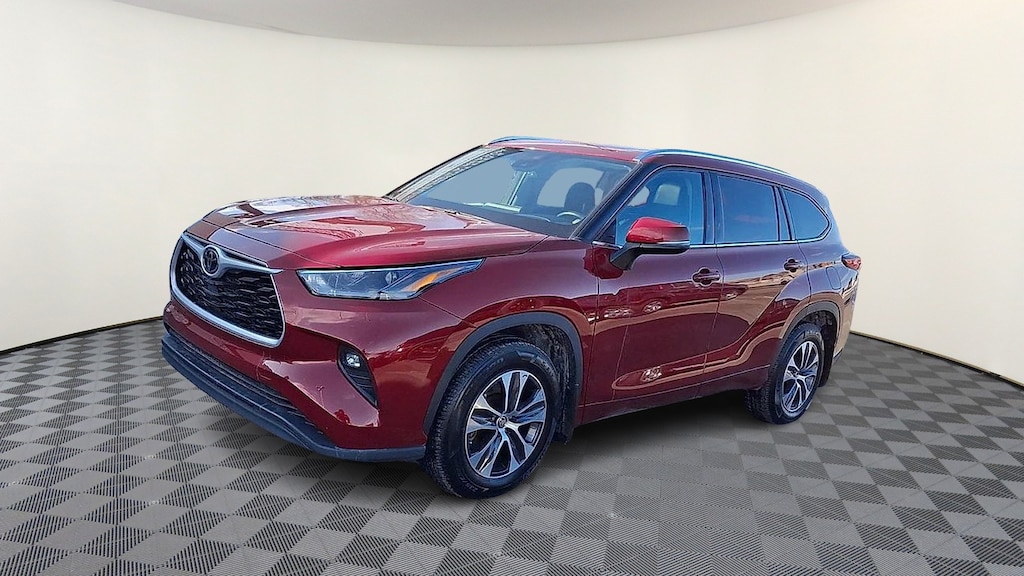 Used 2021 Toyota Highlander XLE SUV
