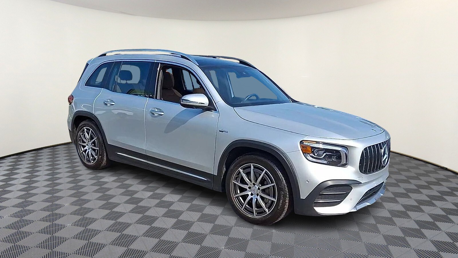 2022 Mercedes Benz GLB AMG 35 photo 2