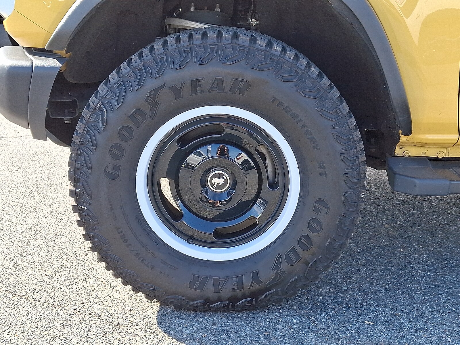 2023 Ford Bronco Heritage Limited First Edition photo 2