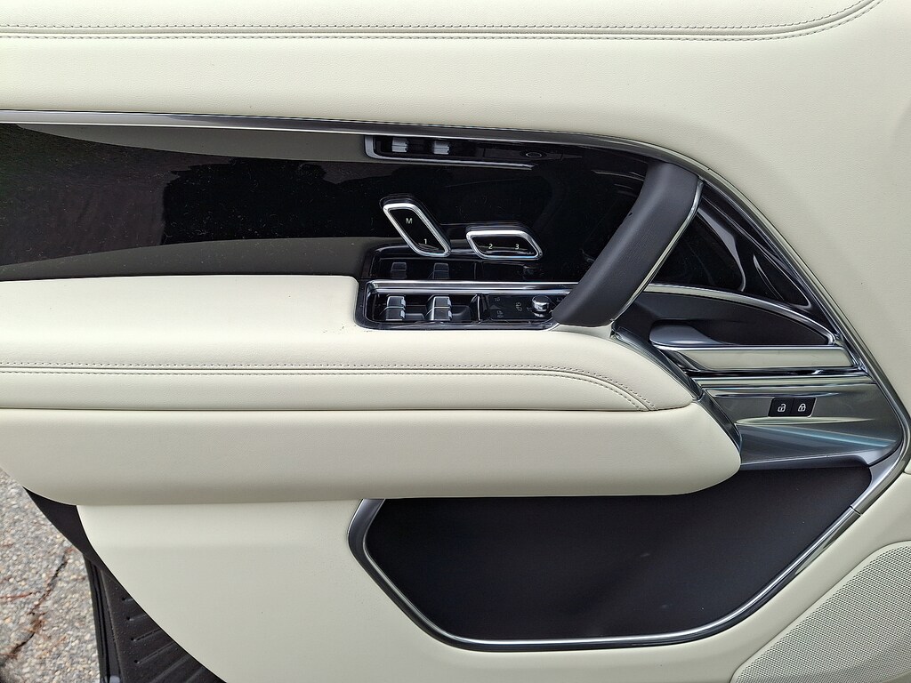 New 2026 Land Rover Range Rover P530 SE Sport Utility