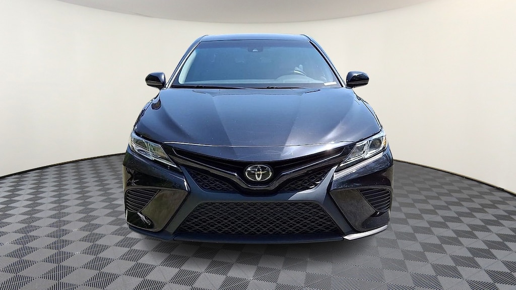 Used 2020 Toyota Camry SE Sedan