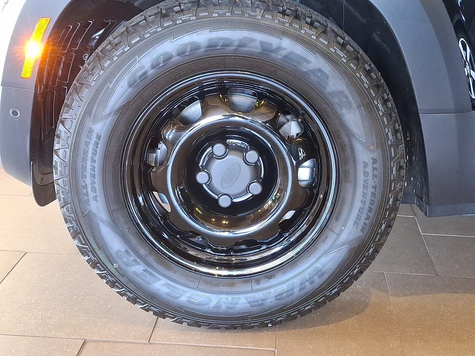 2024 Land Rover Defender 110 S photo 2