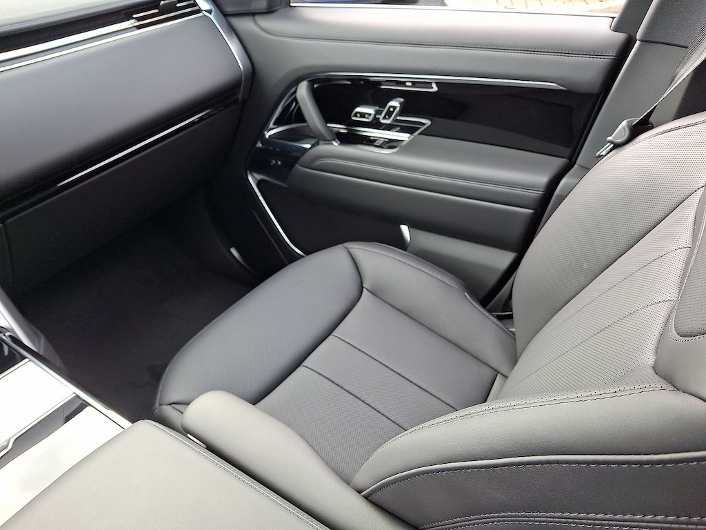 New 2026 Land Rover Range Rover P400 SE Sport Utility