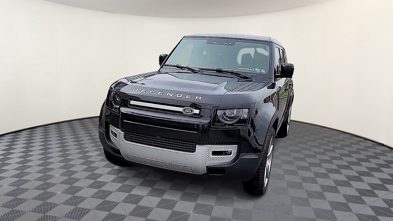 2024 Land Rover Defender 130 S photo 3