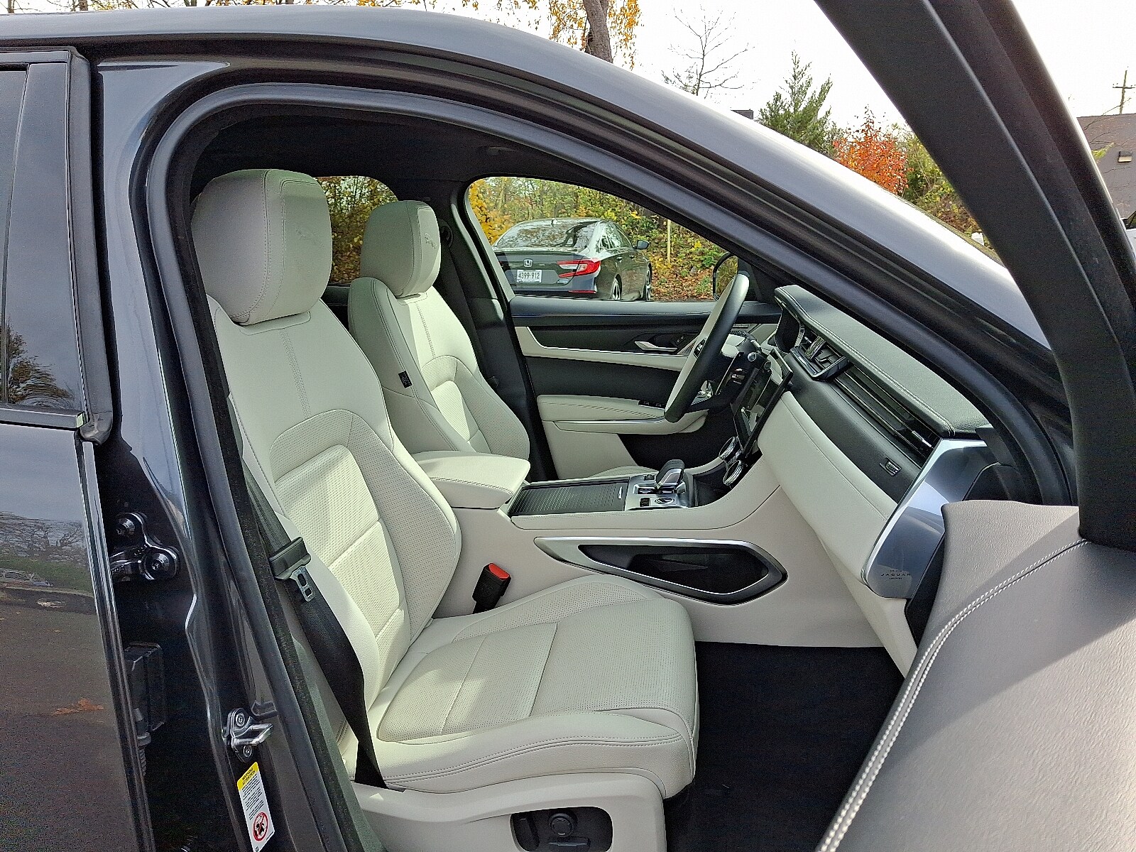 2026 Jaguar F-PACE R-Dynamic S P250 photo 3