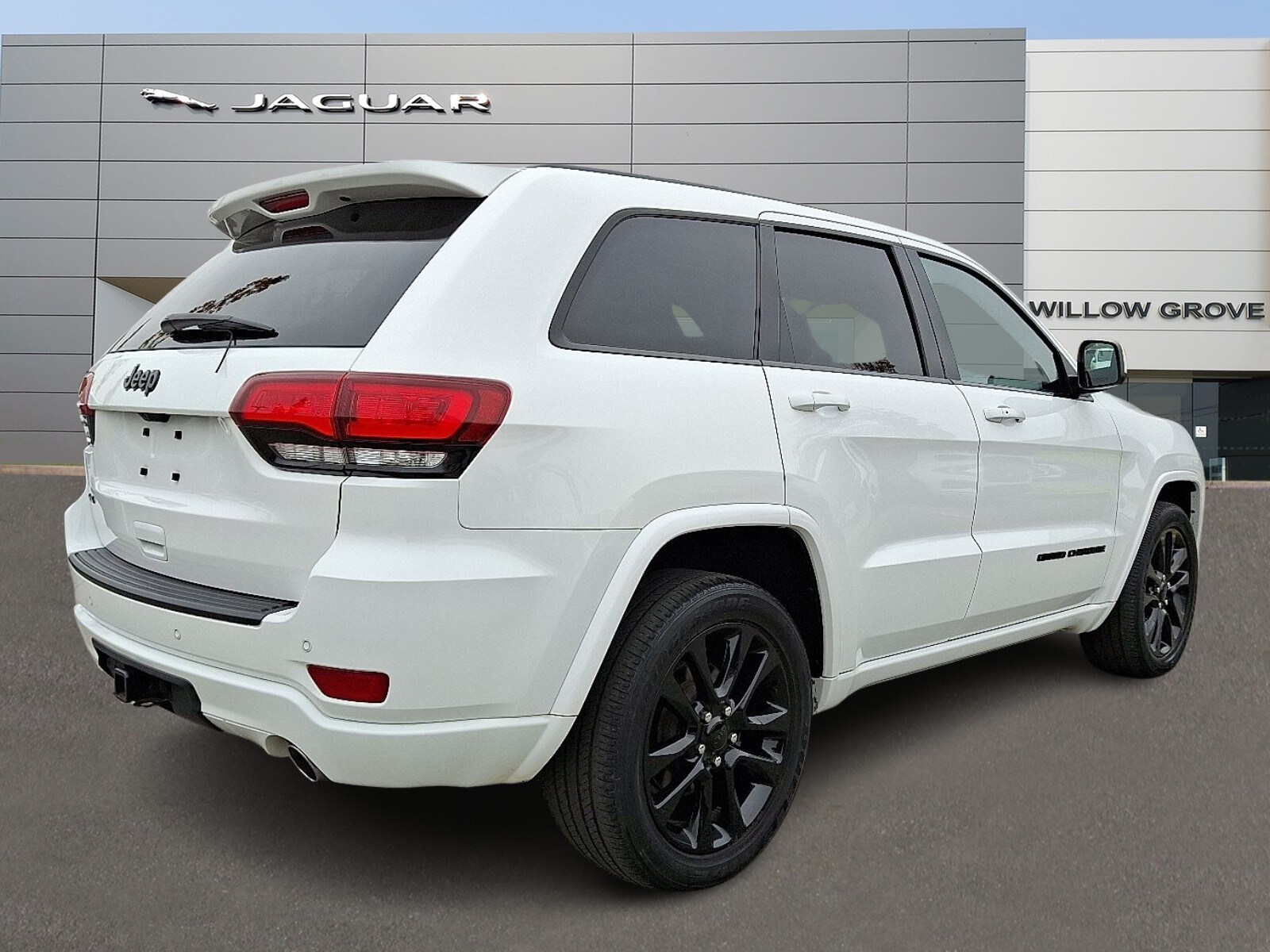 2020 Jeep Grand Cherokee Altitude Sport photo 2