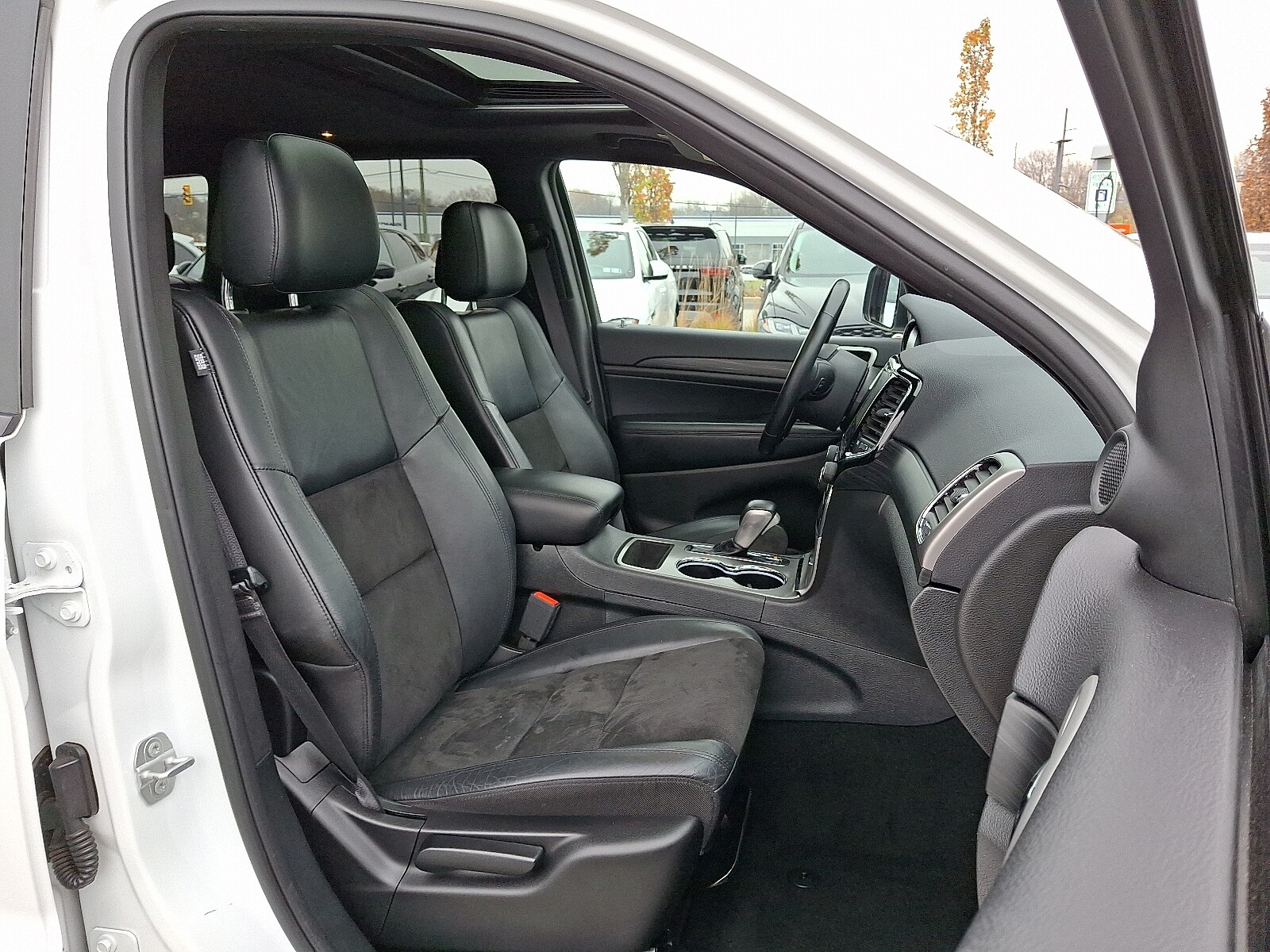 2020 Jeep Grand Cherokee Altitude Sport photo 3