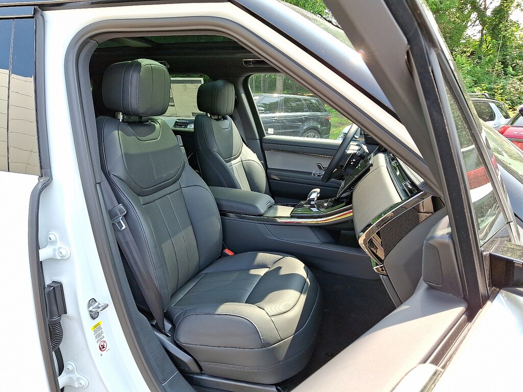 New 2025 Land Rover Range Rover Sport P400 Dynamic SE Sport Utility