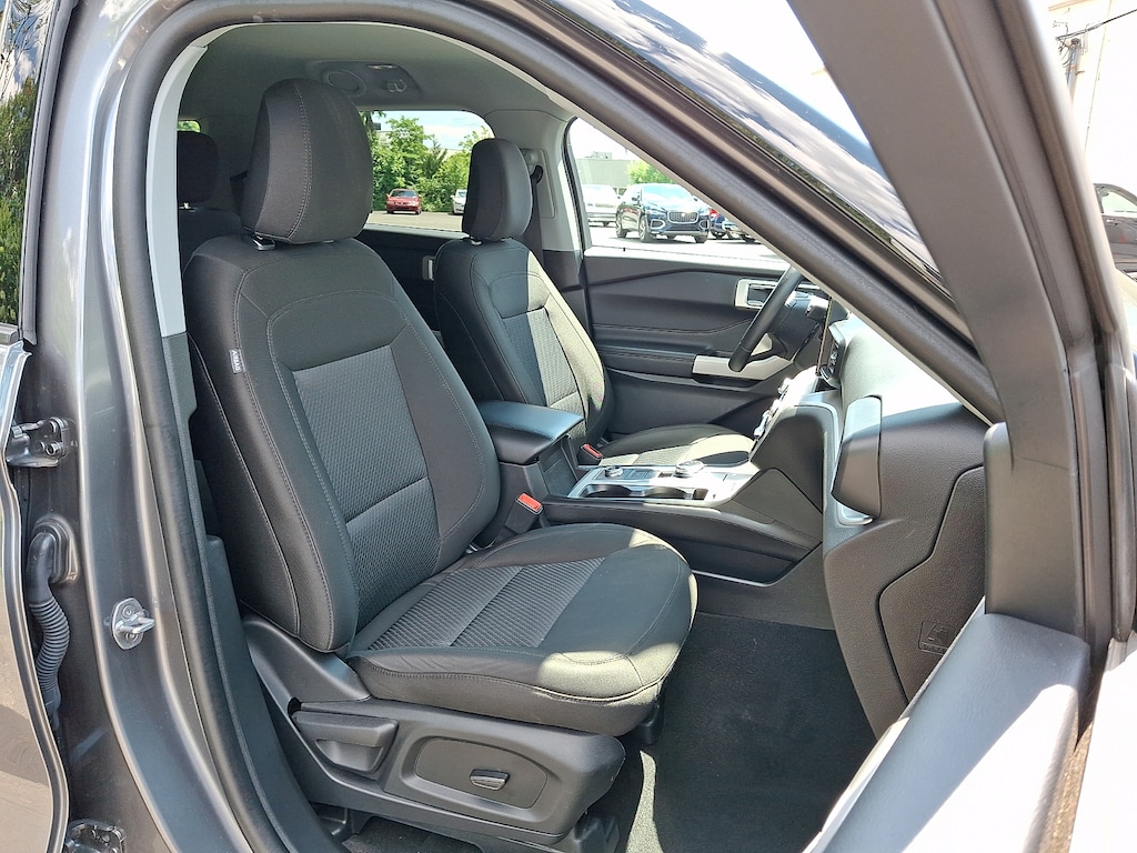 Used 2024 Ford Explorer XLT Sport Utility