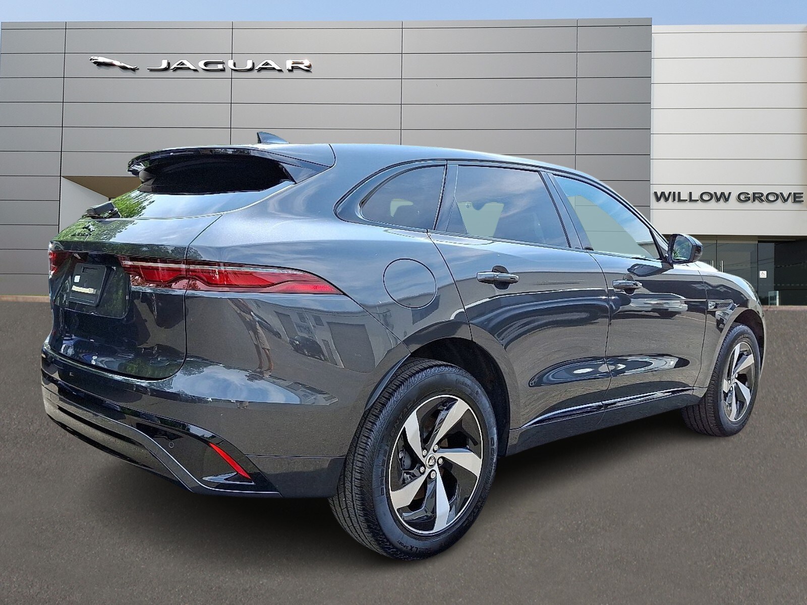2025 Jaguar F-PACE R-Dynamic S P250 photo 2