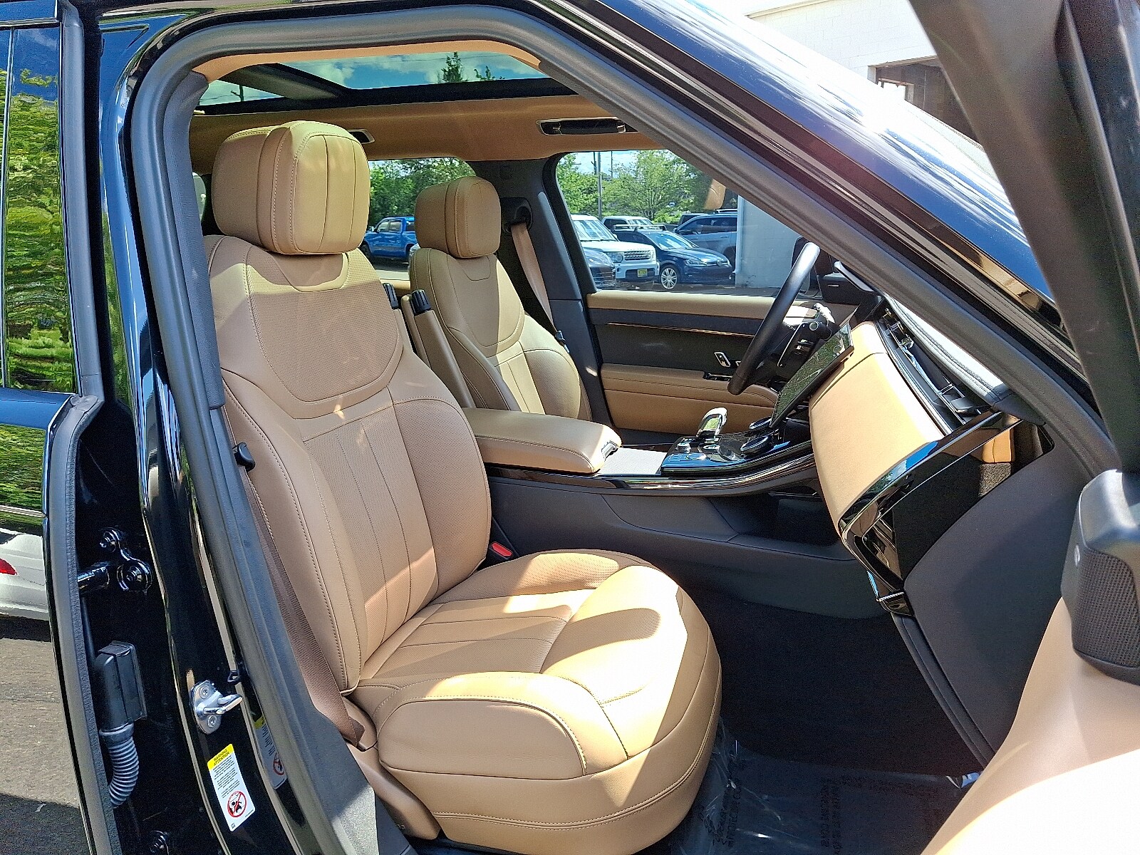 2023 Land Rover Range Rover Sport SE photo 3