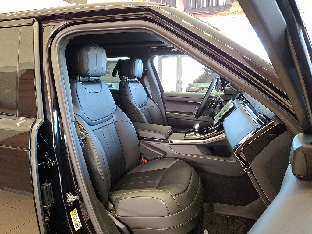 New 2025 Land Rover Range Rover Sport P400 Dynamic SE Sport Utility