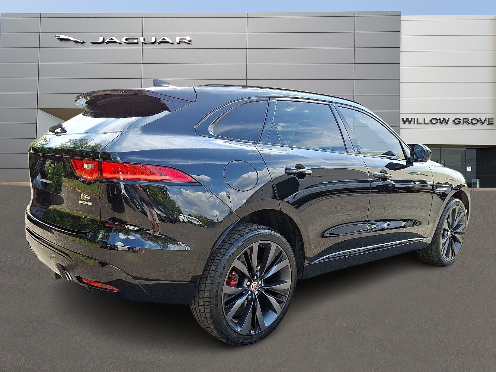 2020 Jaguar F-PACE S photo 2